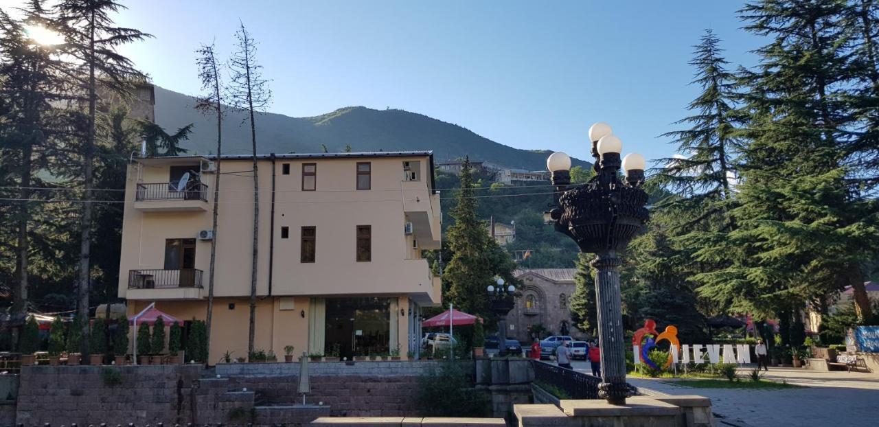 Ruzan Hotel Ijevan Exterior foto
